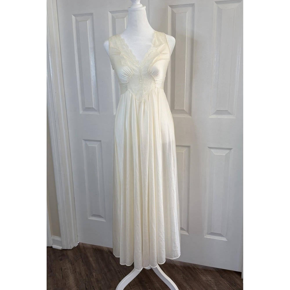 VTG Olga Nightgown Negligee Sweep Cream Small 92280 Victorian Bridal Empire Lace